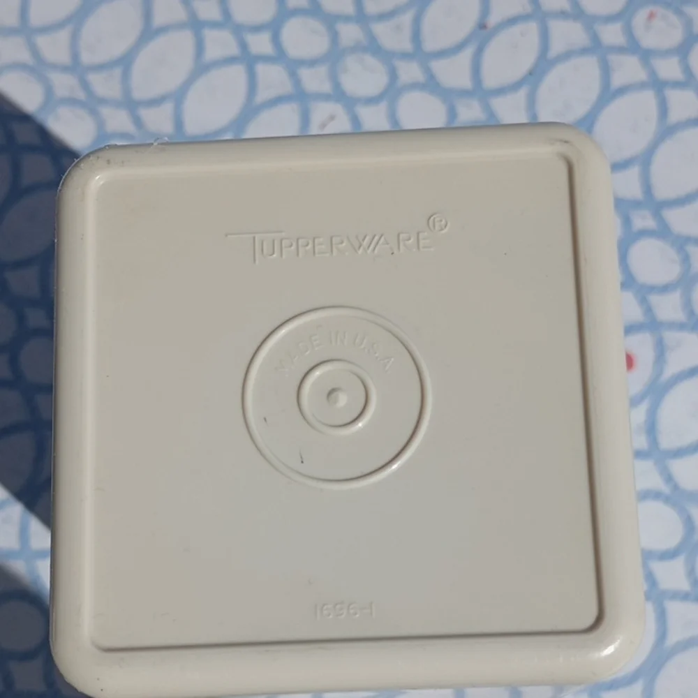 🧀Vintage Tupperware Cheese Keeper – 3‑Piece Set